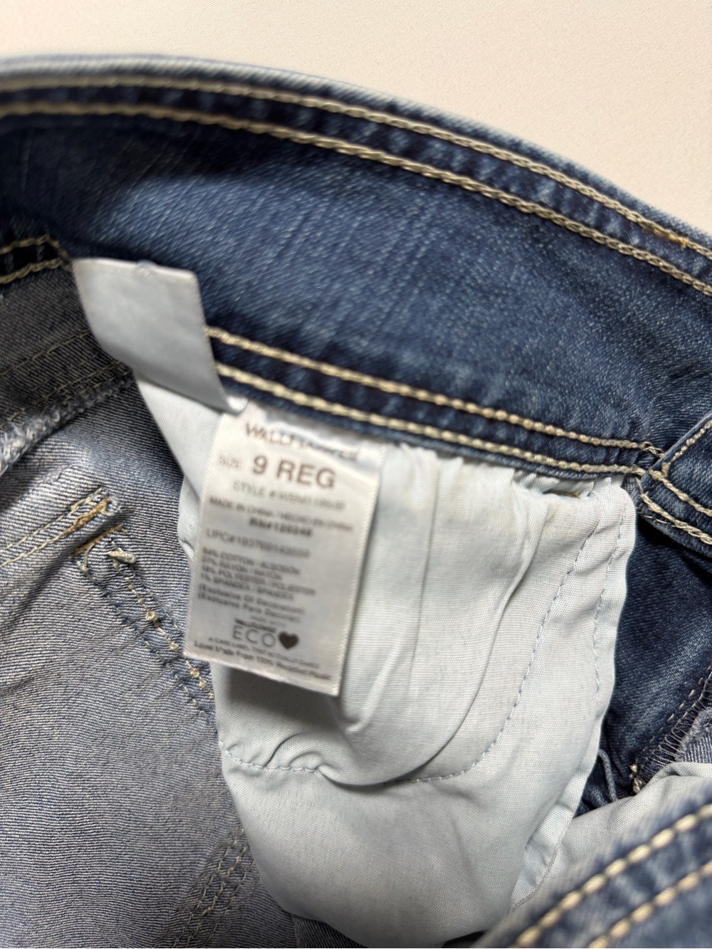 WallFlower "The Luscious Curvy" mid-rise denim jeans Sz 9R #927 - Picture 3 of 12
